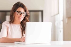 Analyzing Competitor Strategies in Vape Guest Posting