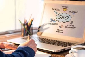 Balancing SEO Optimization and Readability in Guest Posts