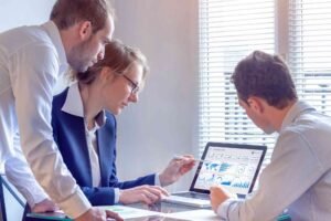 Navigating Legal Considerations and Best Practices in Guest Posting