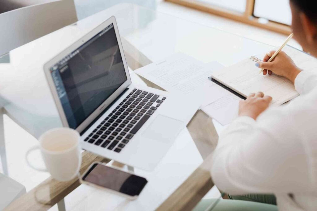 Integrating Visual Content into Vape Guest Posts