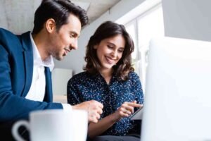 Building Industry Authority Through Consistent Vape Guest Posts