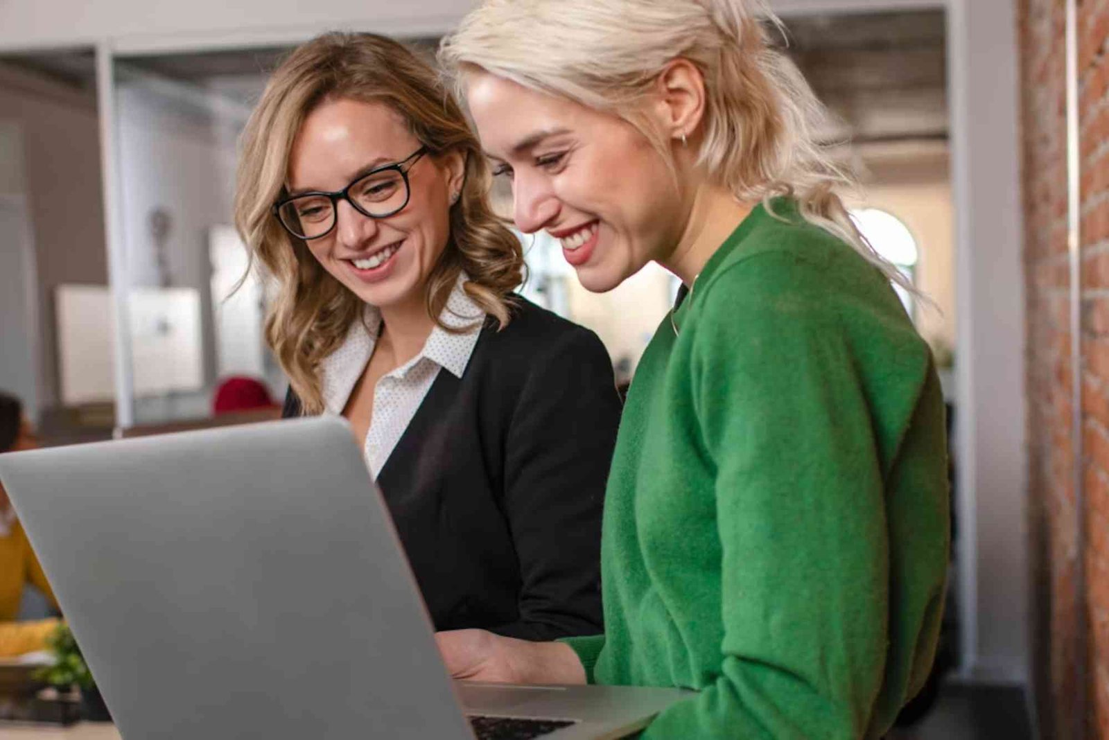 How Multi-Channel Marketing Improves Guest Posting Results